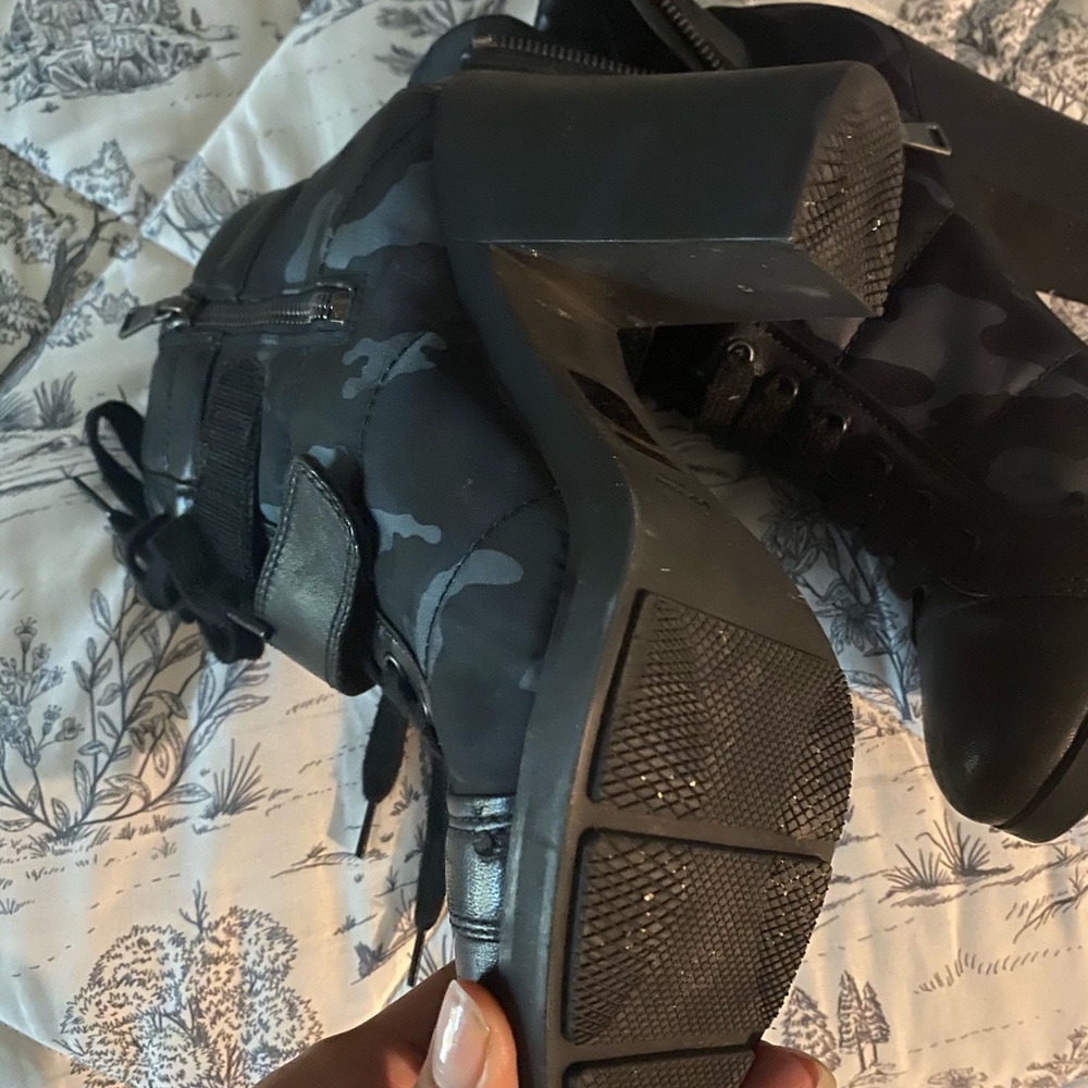 Coolest boots on the block! - Picture 5 of 5